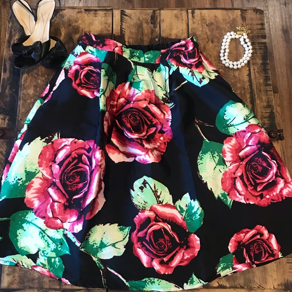 Black floral A-line skirt with pockets
